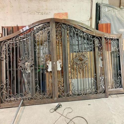 Automatic sliding steel gate